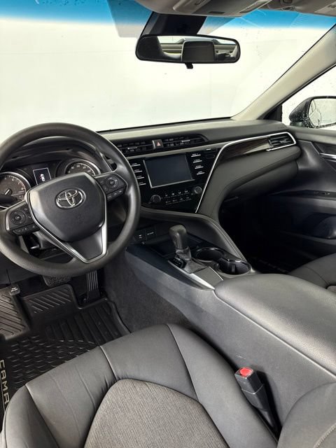 Used 2018 Toyota Camry LE FWD image 12