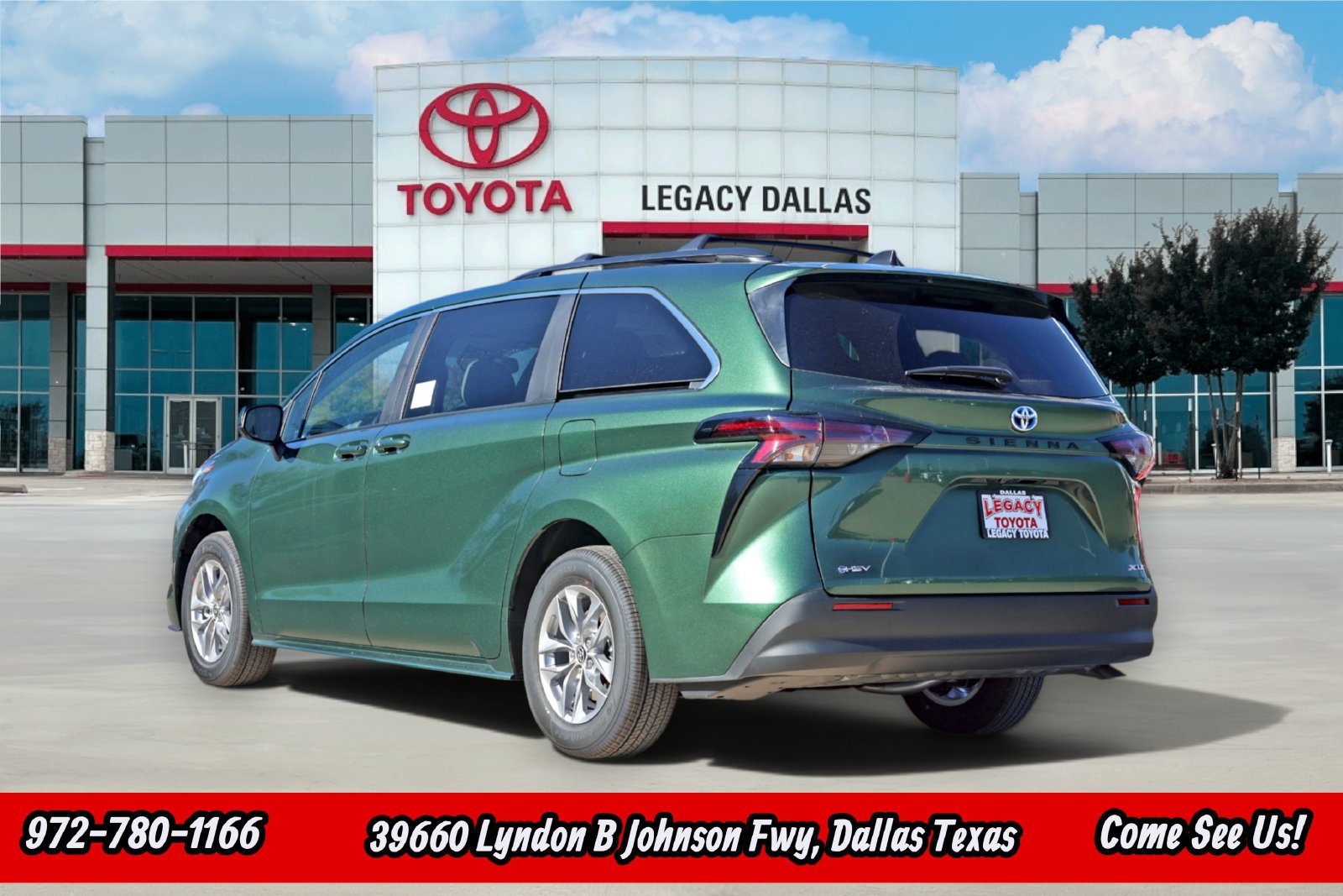 New 2026 Toyota Sienna XLE FWD image 8