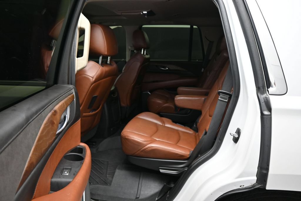 Used 2018 Cadillac Escalade Luxury AWD/4WD image 22