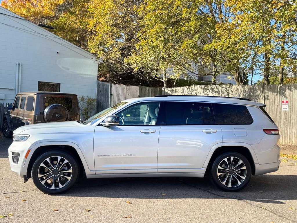 Used 2021 Jeep Grand Cherokee L Overland w/ Luxury Tech Group IV image 3