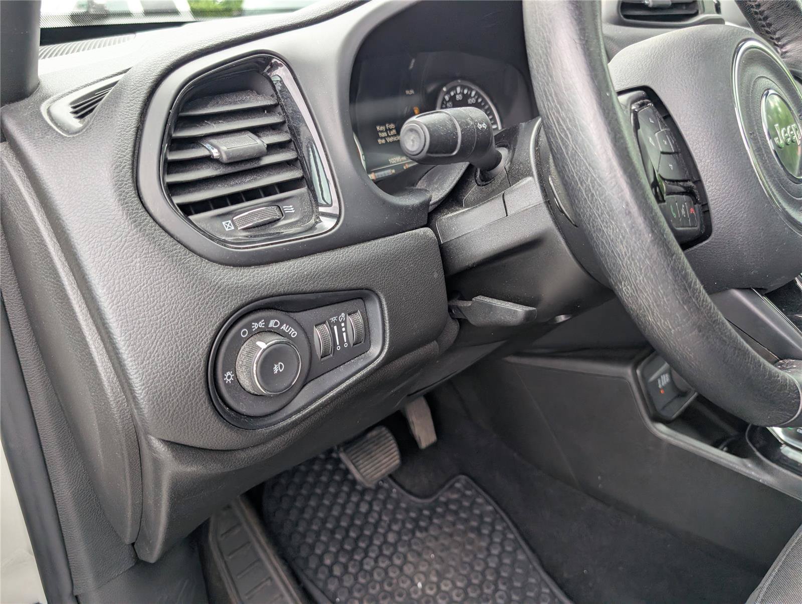 Used 2022 Jeep Renegade Altitude w/ Sun/Sound Group AWD/4WD image 23