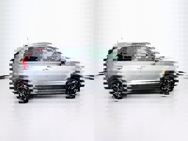 Used 2024 Kia Niro LX image 4