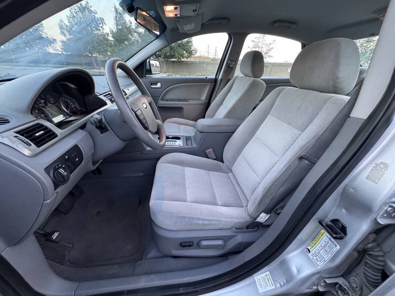 Used 2005 Ford Five Hundred SE FWD image 11