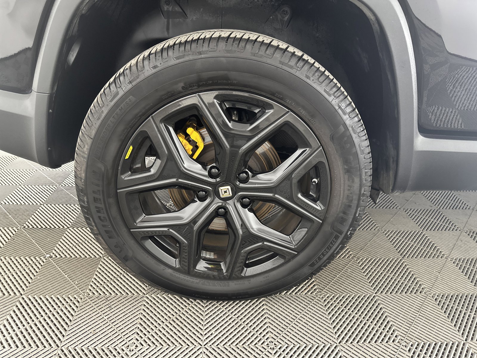 Used 2022 Rivian R1S Launch Edition image 11