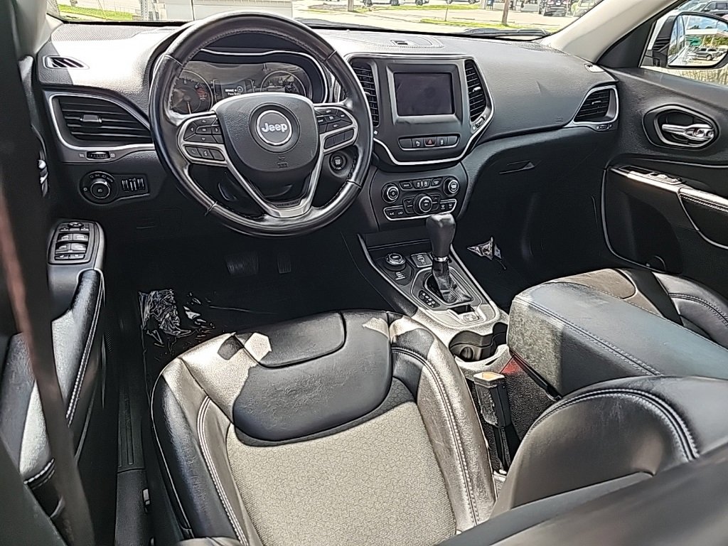 Certified 2021 Jeep Cherokee Latitude Plus w/ Sun & Sound Group image 17