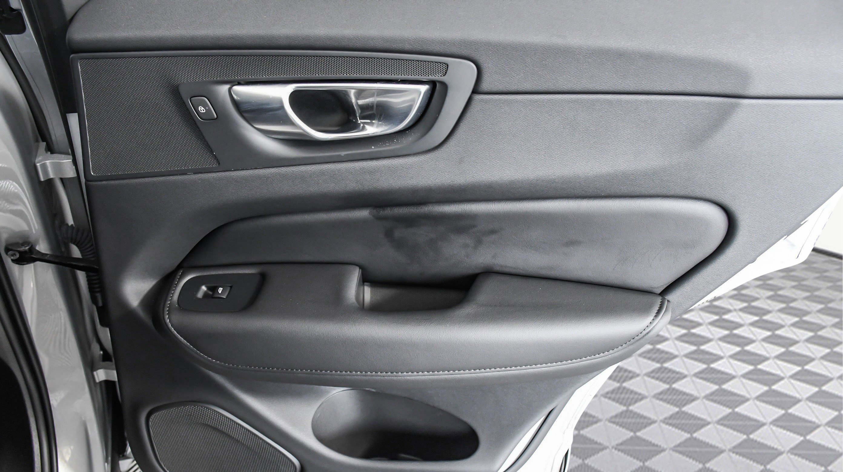 Used 2025 Volvo XC60 B5 Plus image 26