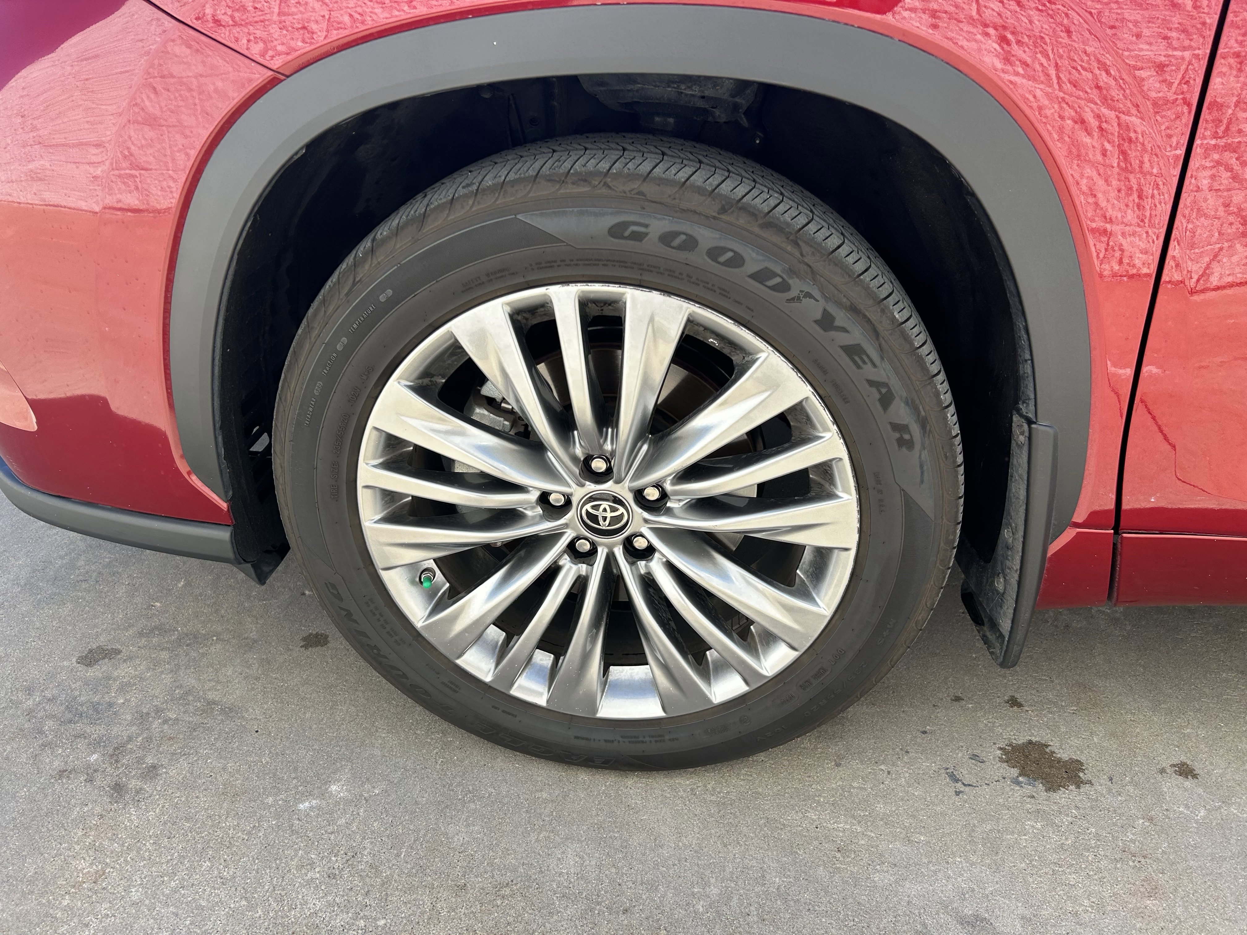 Used 2024 Toyota Highlander Platinum image 13