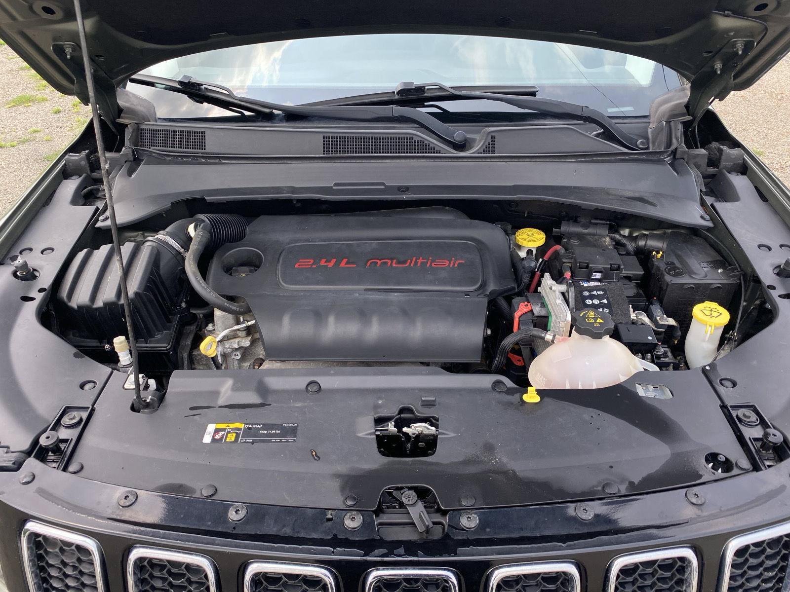 Used 2018 Jeep Compass Latitude w/ Popular Equipment Group FWD image 36