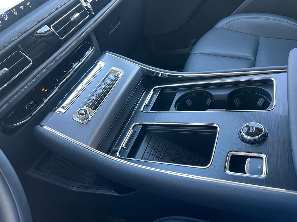Used 2026 Lincoln Aviator AWD image 34