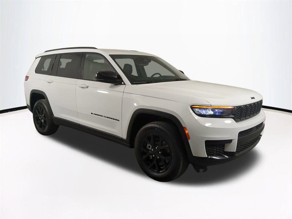 Used 2024 Jeep Grand Cherokee L Laredo image 2