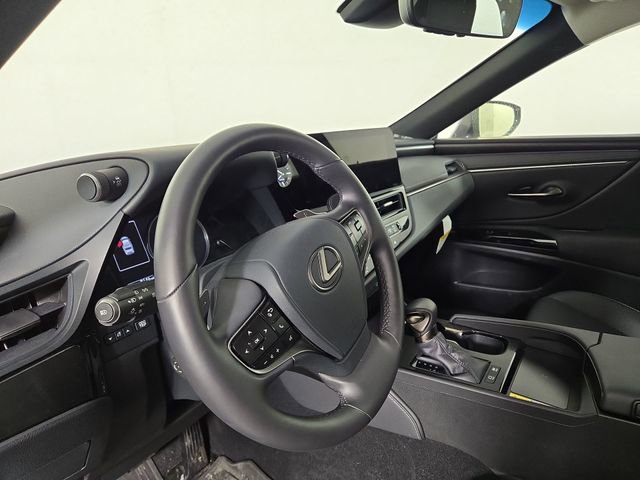Used 2025 Lexus ES 300h F Sport image 14