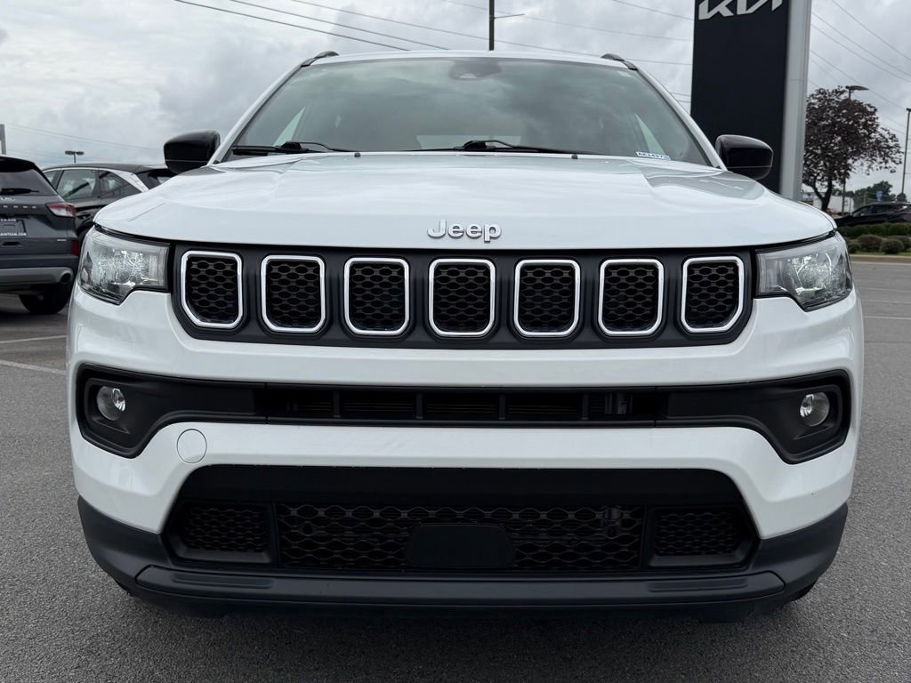 Used 2024 Jeep Compass Latitude AWD/4WD image 2
