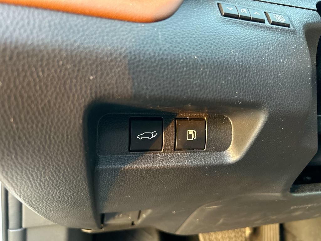 Used 2025 Toyota Crown Signia AWD/4WD image 15
