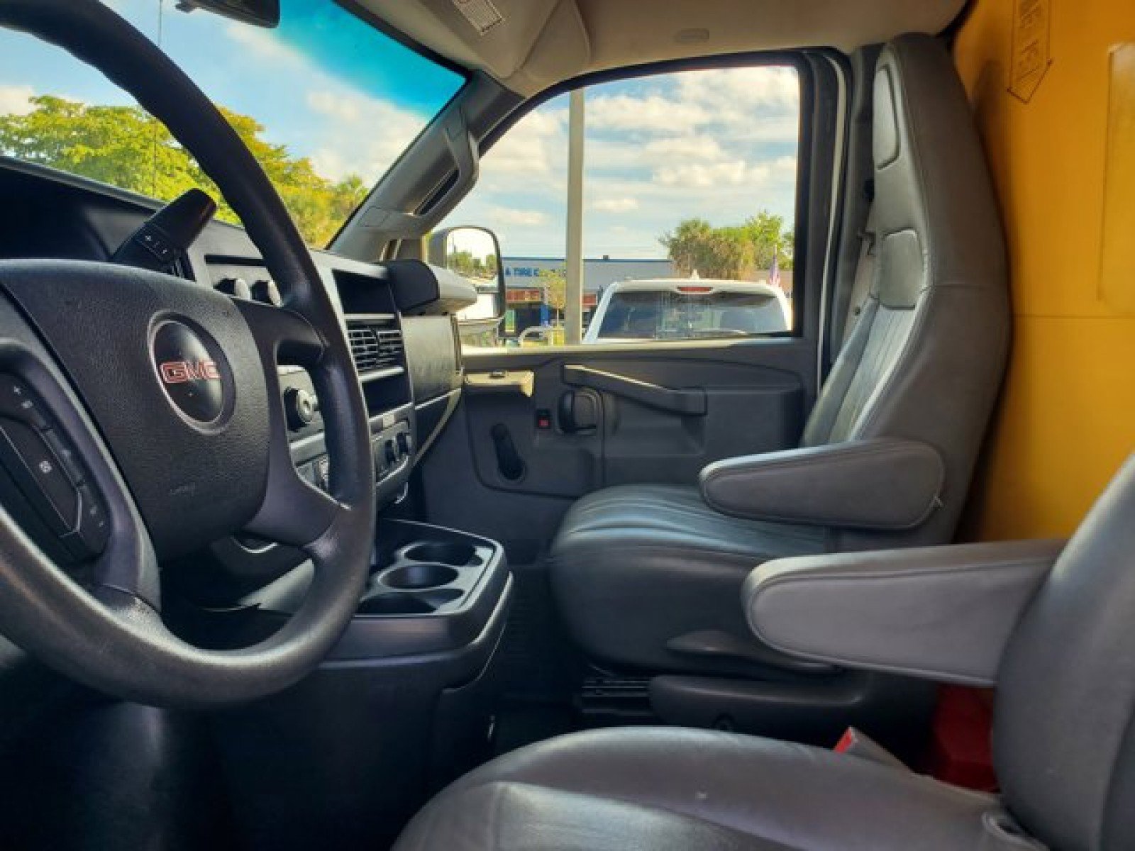 Used 2018 GMC Savana 3500 w/ Driver Convenience Package image 10