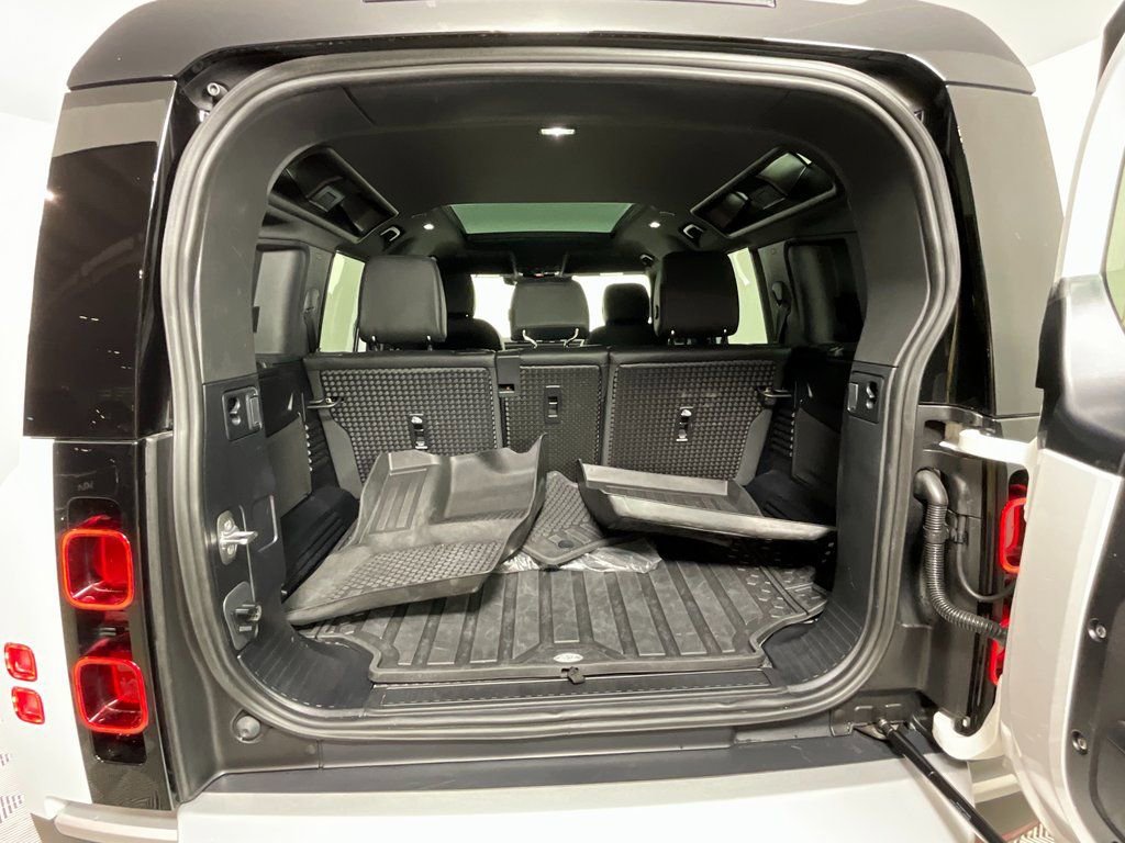 Used 2024 Land Rover Defender 110 S image 28