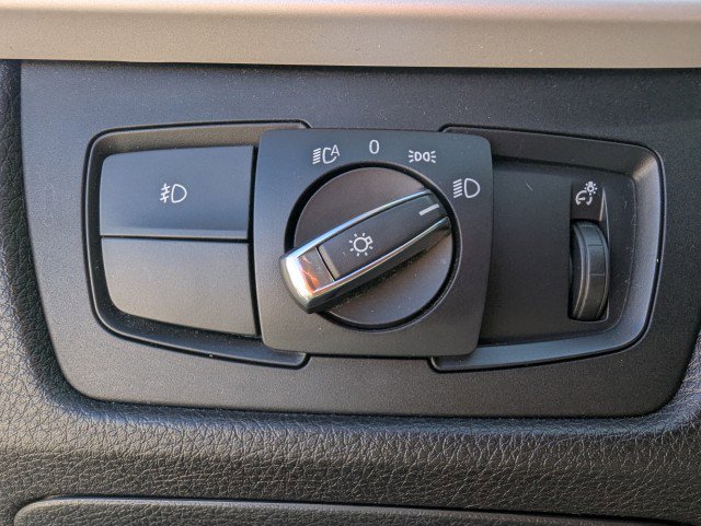 Used 2017 BMW 320i Sedan RWD image 17
