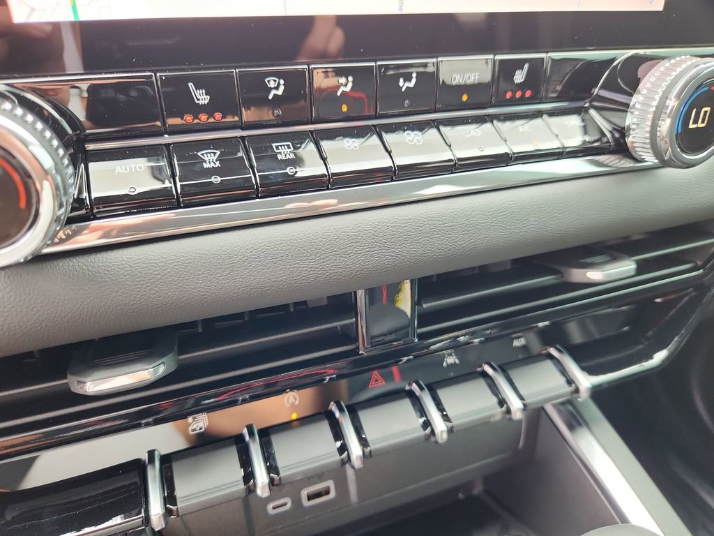 New 2025 GMC Canyon Elevation w/ Convenience Package image 20