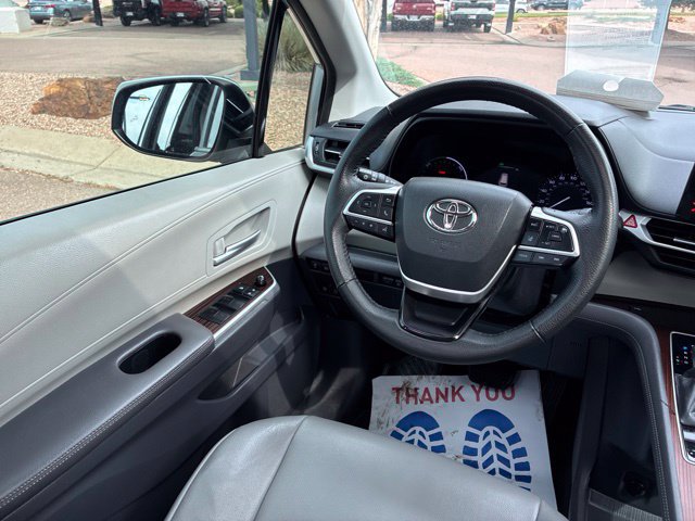 Used 2021 Toyota Sienna XLE FWD image 23