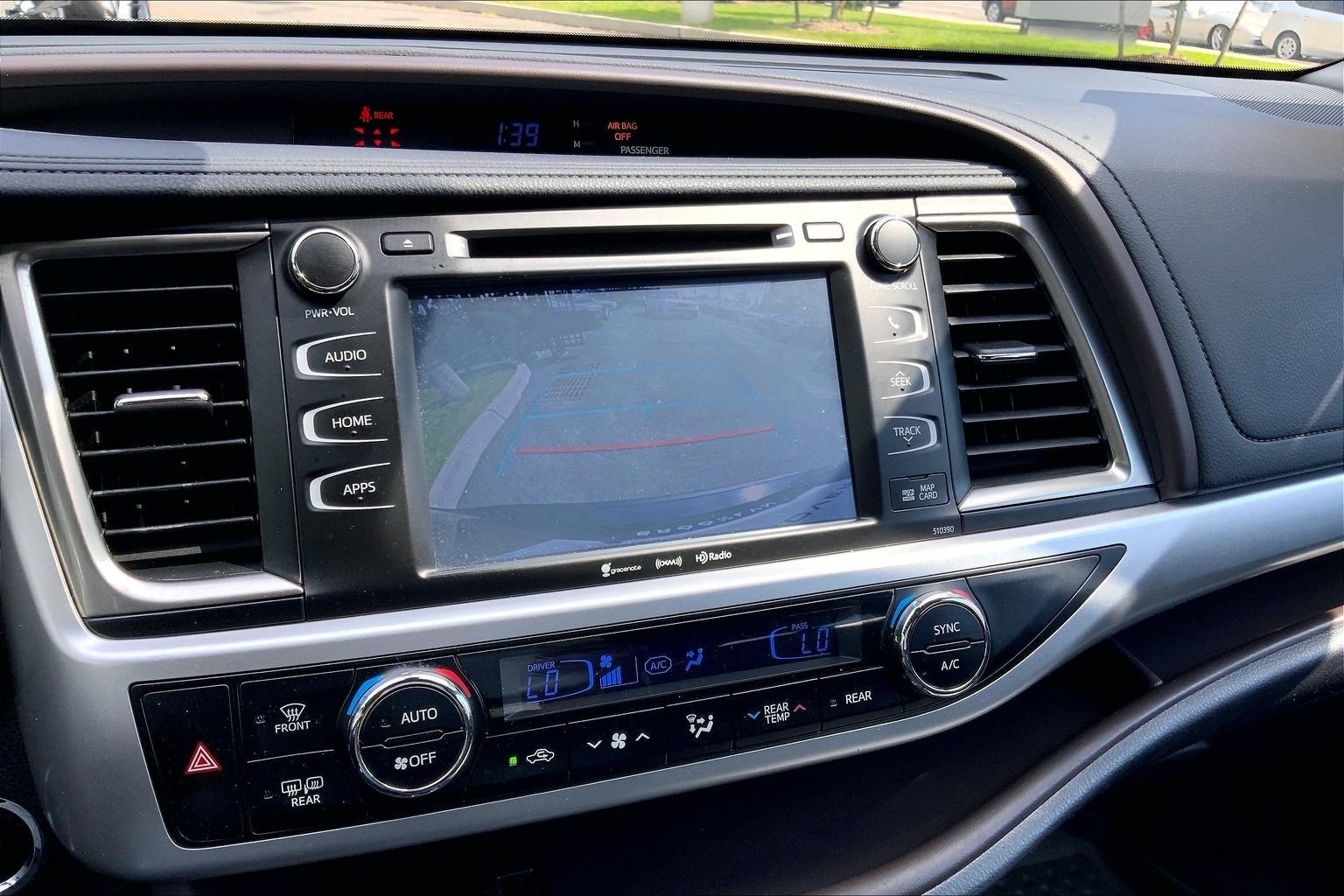 Used 2019 Toyota Highlander XLE AWD/4WD image 26