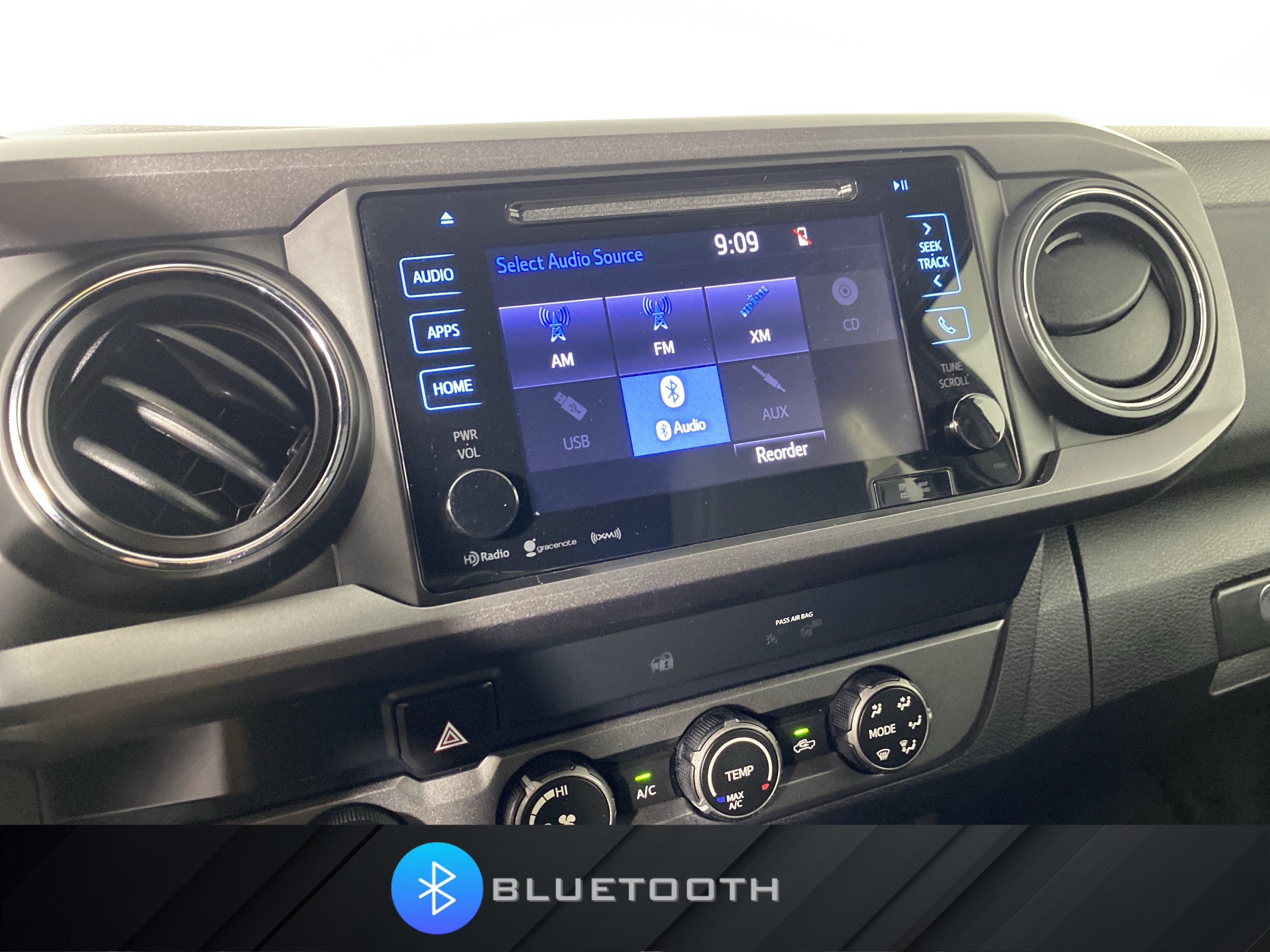 Used 2019 Toyota Tacoma TRD Off-Road AWD/4WD image 4