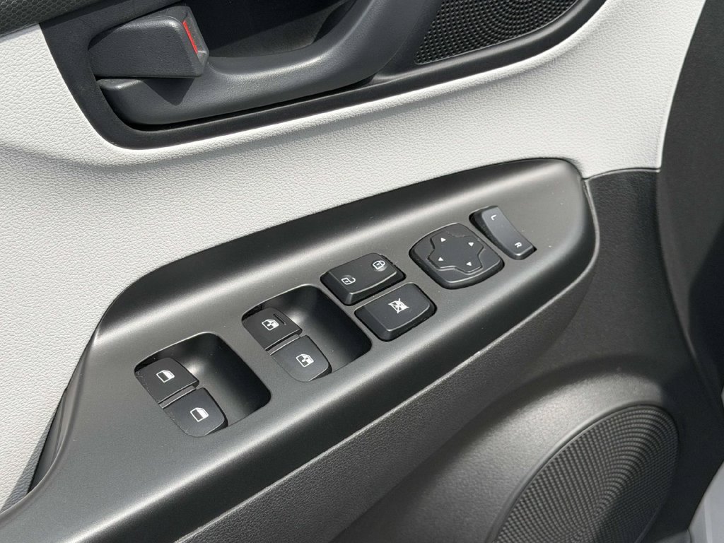 Certified 2023 Hyundai Kona SEL AWD/4WD image 17
