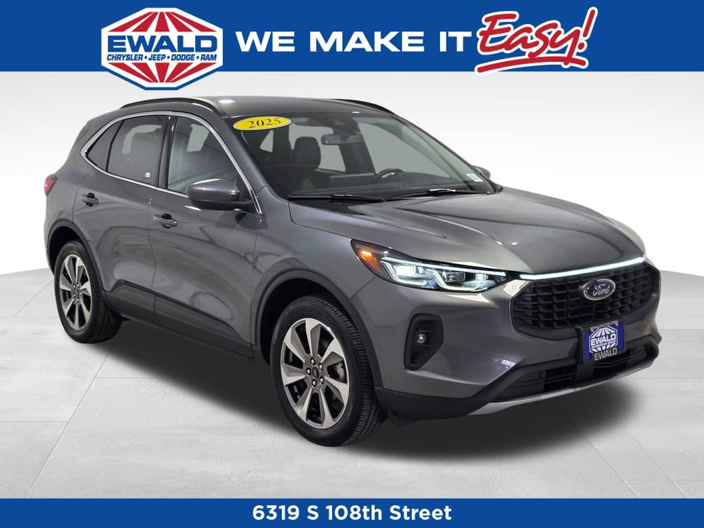 Used 2025 Ford Escape Platinum image 1