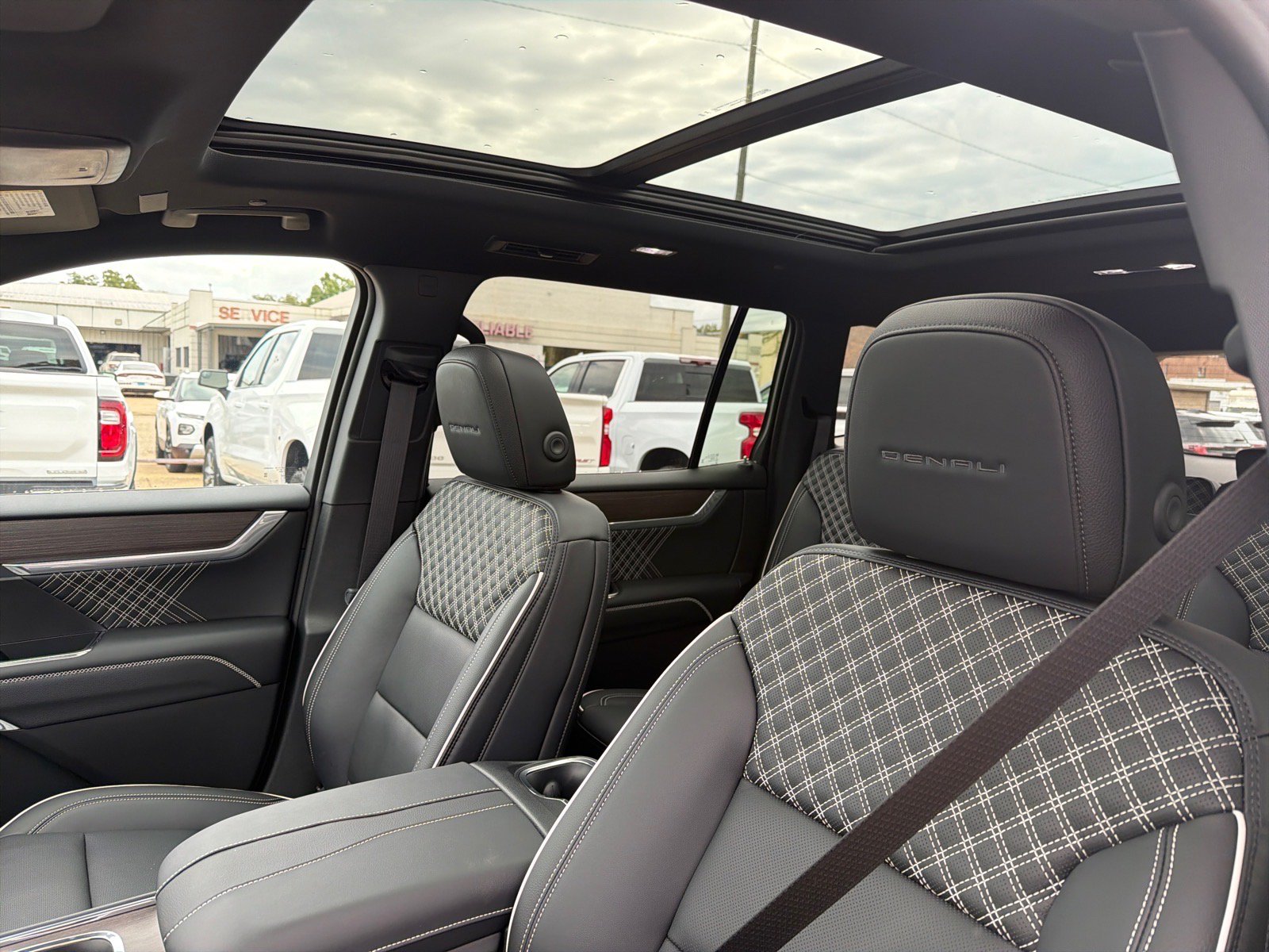 New 2027 GMC Acadia Denali FWD image 10