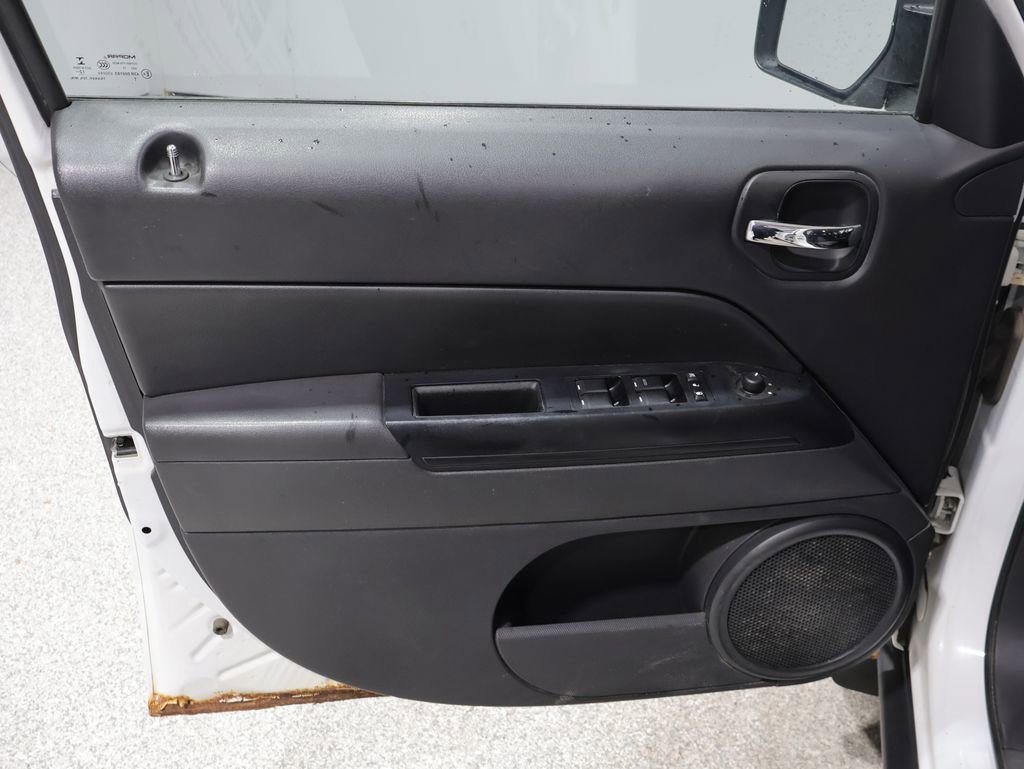 Used 2013 Jeep Patriot Latitude w/ Premium Sound Group AWD/4WD image 12