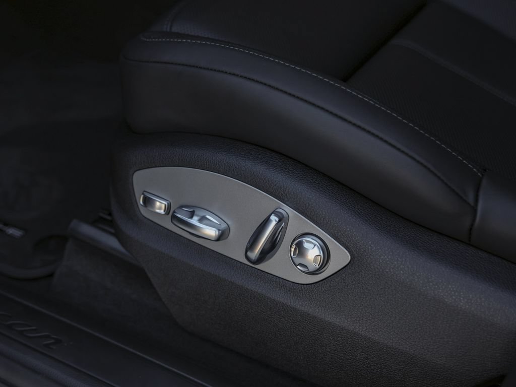 New 2025 Porsche Macan AWD/4WD image 15