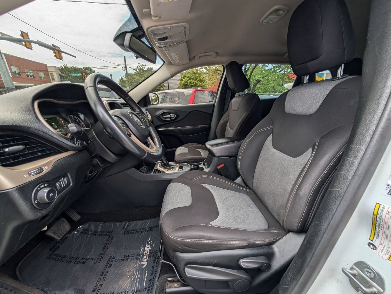 Used 2014 Jeep Cherokee Latitude FWD image 15