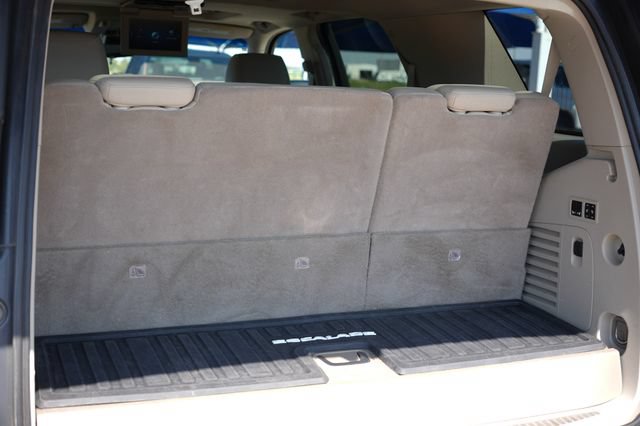 Used 2018 Cadillac Escalade Luxury AWD/4WD image 28