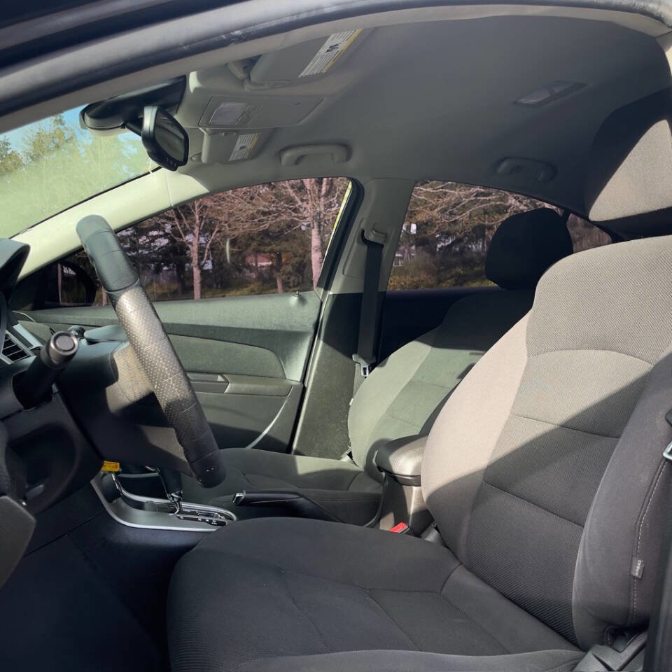 Used 2016 Chevrolet Cruze LT image 9