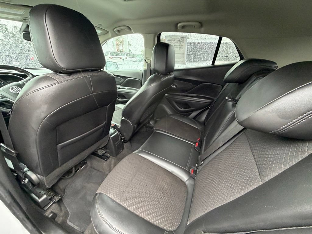 Used 2021 Buick Encore Preferred AWD/4WD image 23