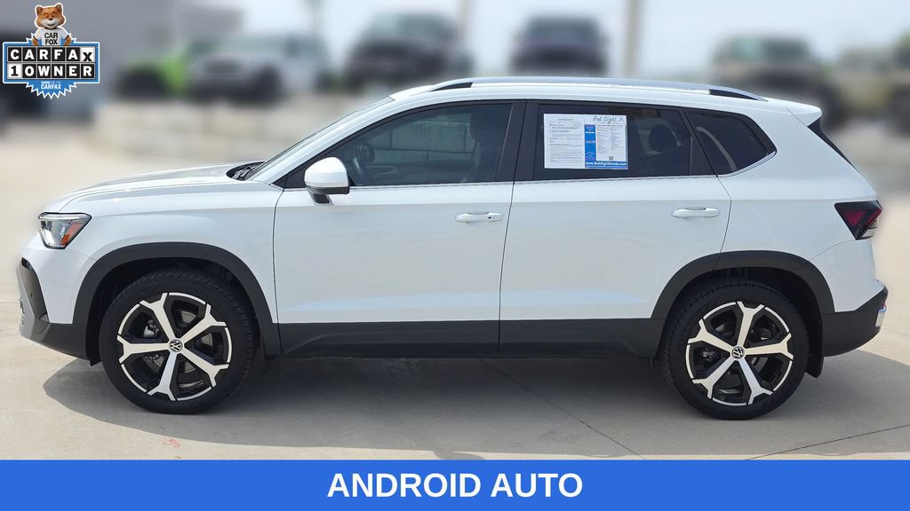 Used 2025 Volkswagen Taos SEL AWD/4WD image 2