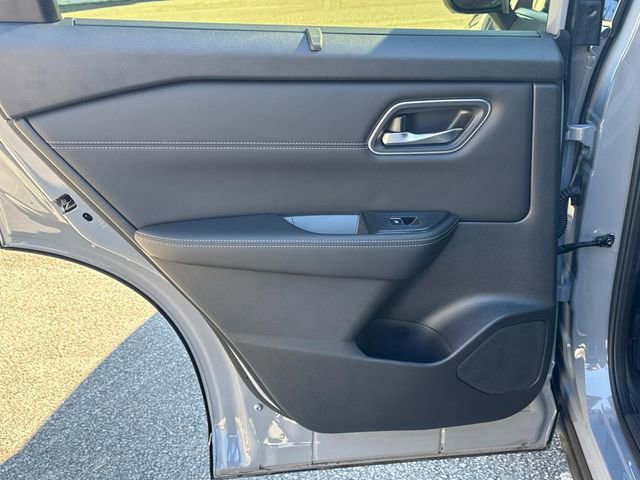 Used 2025 Nissan Rogue Platinum w/ Tech Package image 15