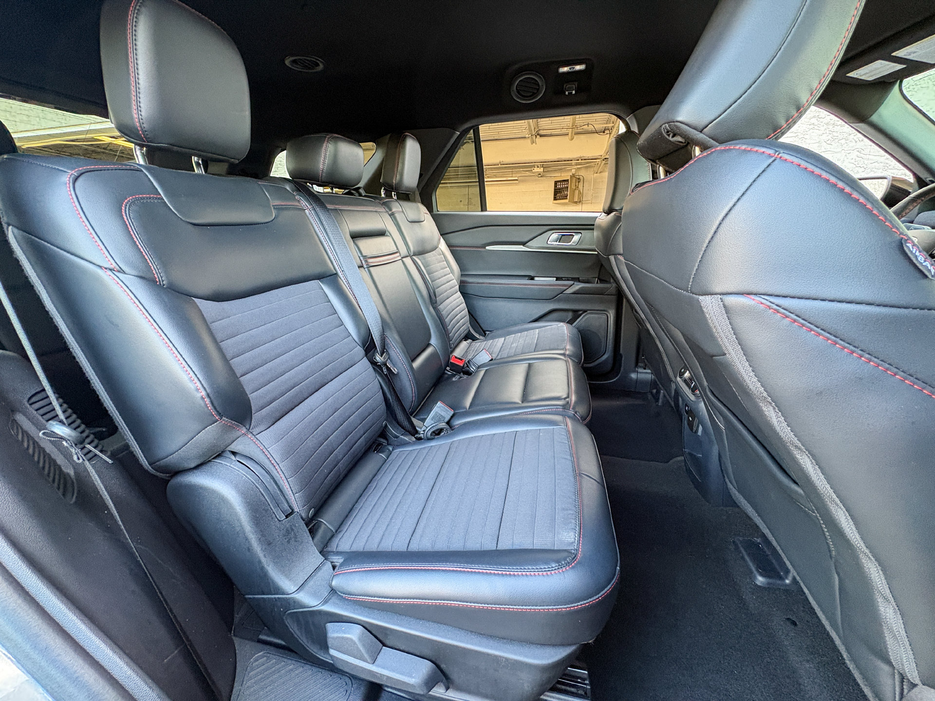 Used 2025 Ford Explorer ST-Line w/ ST-Line Street Pack AWD/4WD image 25