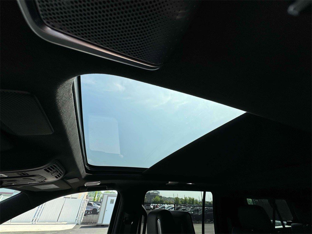 Certified 2024 Cadillac Escalade ESV Premium Luxury Platinum image 13