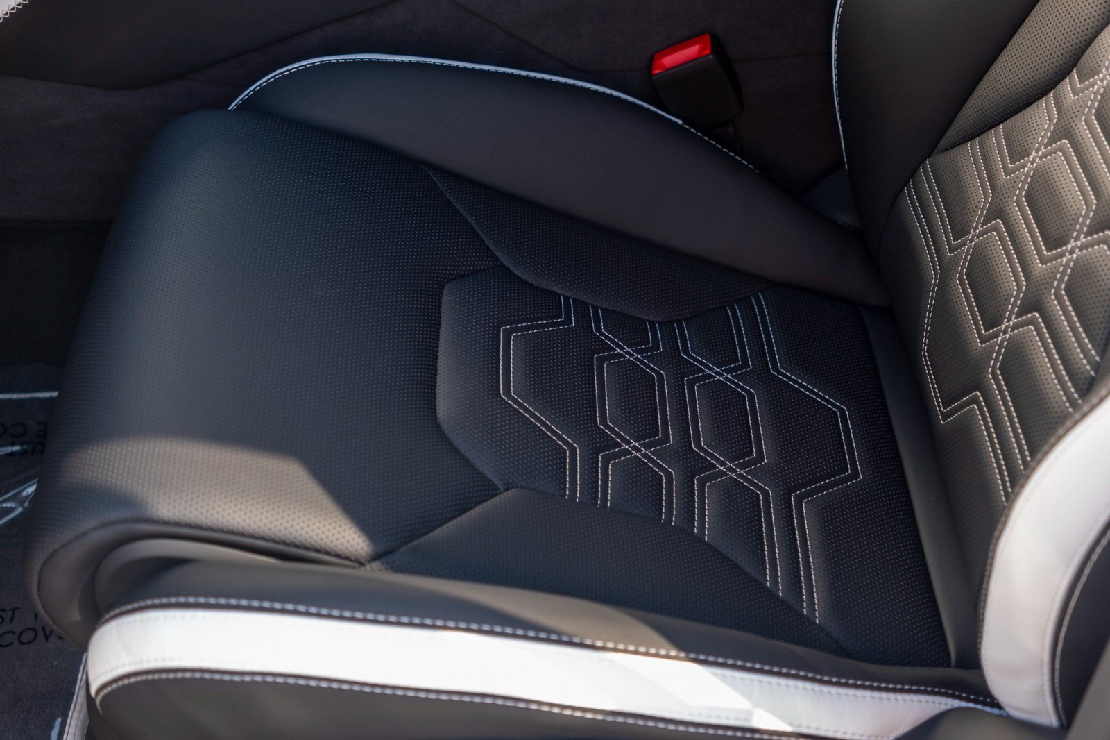 Used 2025 Lamborghini Urus SE AWD/4WD image 13