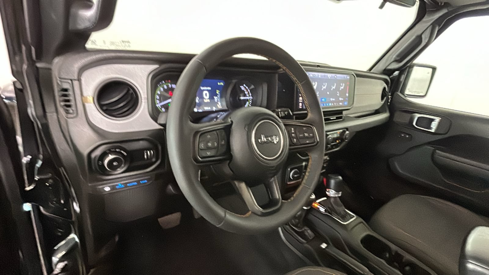 Used 2024 Jeep Wrangler Unlimited w/ Convenience Group AWD/4WD image 16