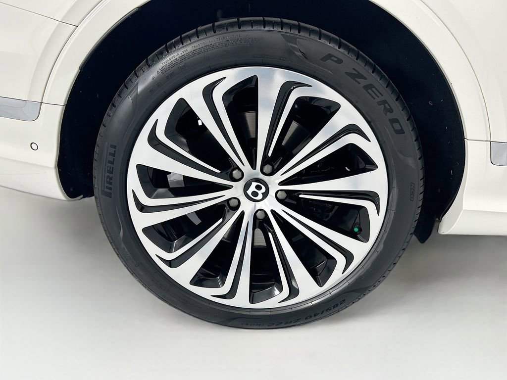Used 2022 Bentley Bentayga image 32