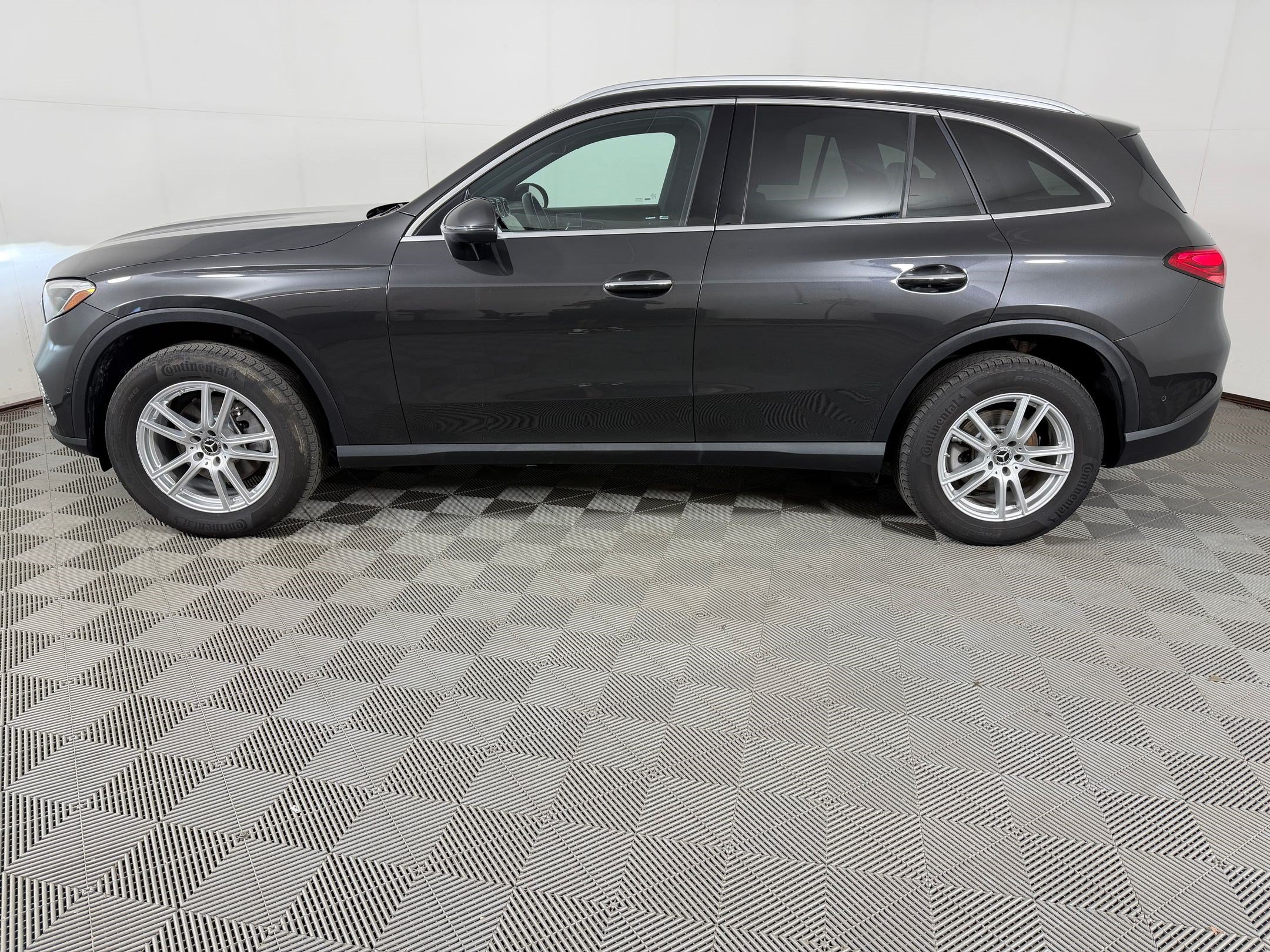 Used 2023 Mercedes-Benz GLC 300 4MATIC image 2