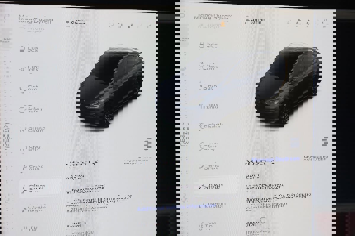 Used 2022 Tesla Model X image 24