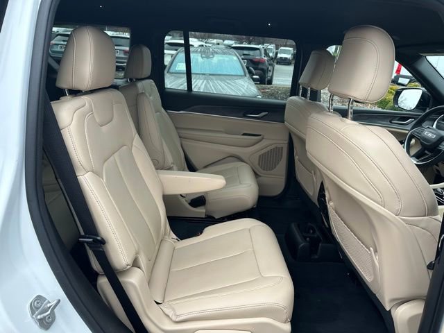 Used 2023 Jeep Grand Cherokee L Limited AWD/4WD image 25