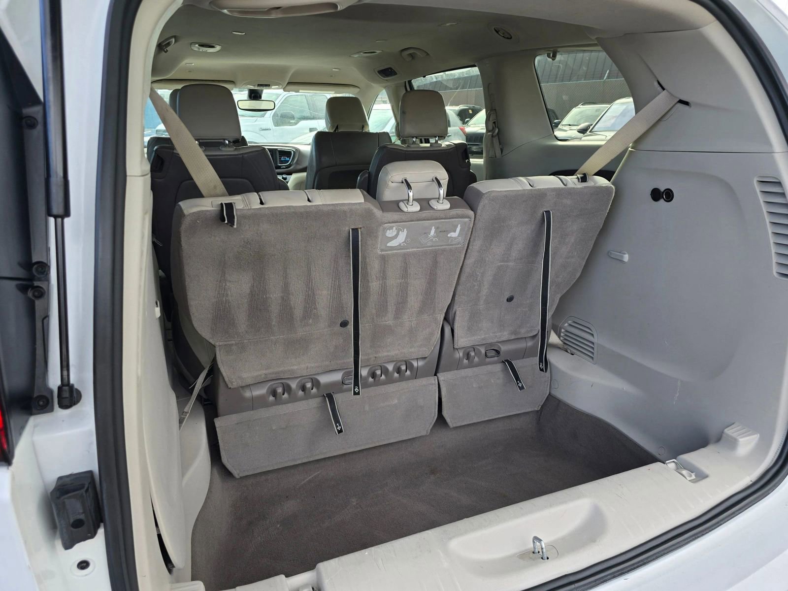 Used 2021 Chrysler Voyager Lxi image 17