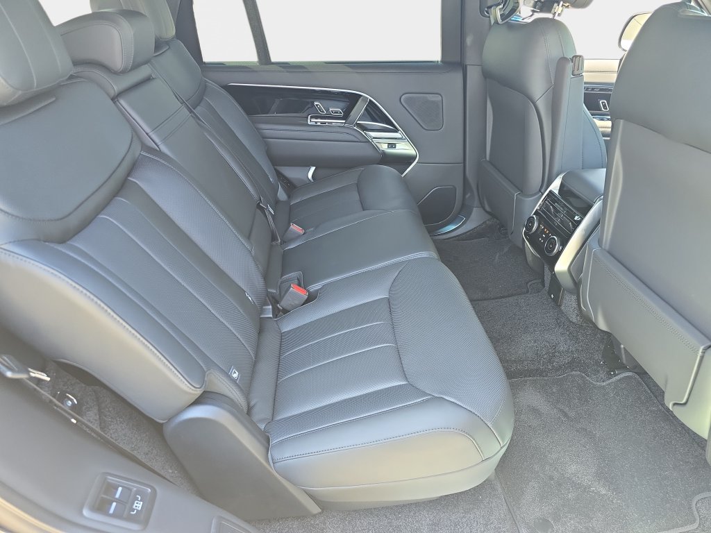 New 2026 Land Rover Range Rover Long Wheelbase SE AWD/4WD image 11
