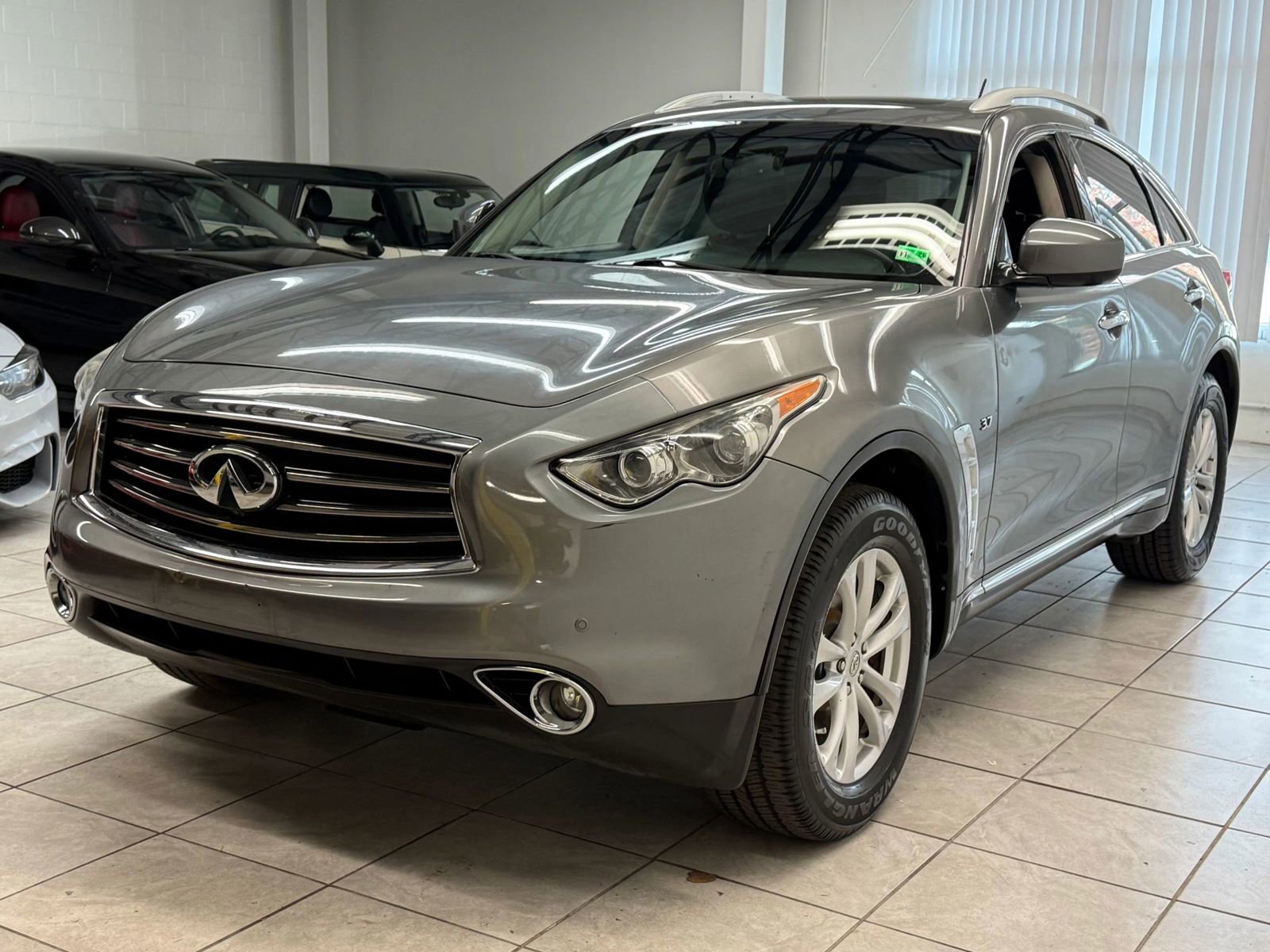 Used 2014 INFINITI QX70 3.7 w/ Premium Package image 3