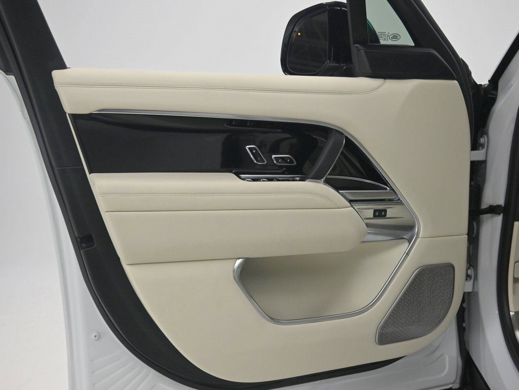 Used 2025 Land Rover Range Rover Long Wheelbase Autobiography image 25