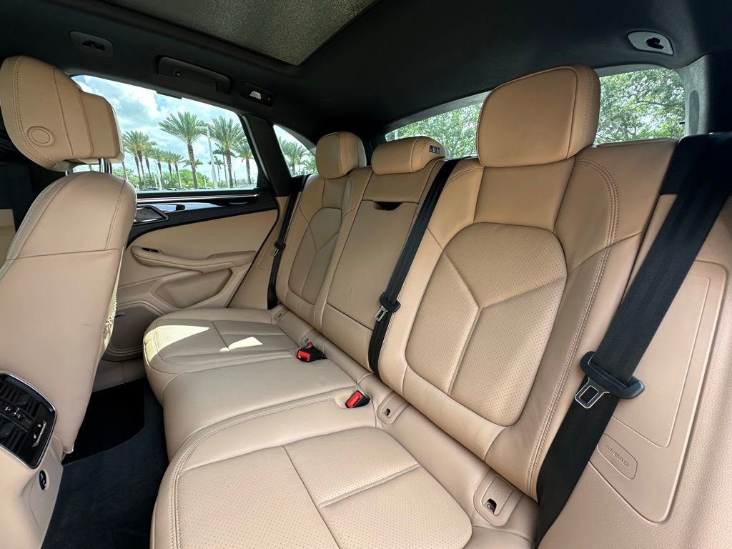 Certified 2026 Porsche Macan Turbo AWD/4WD image 37