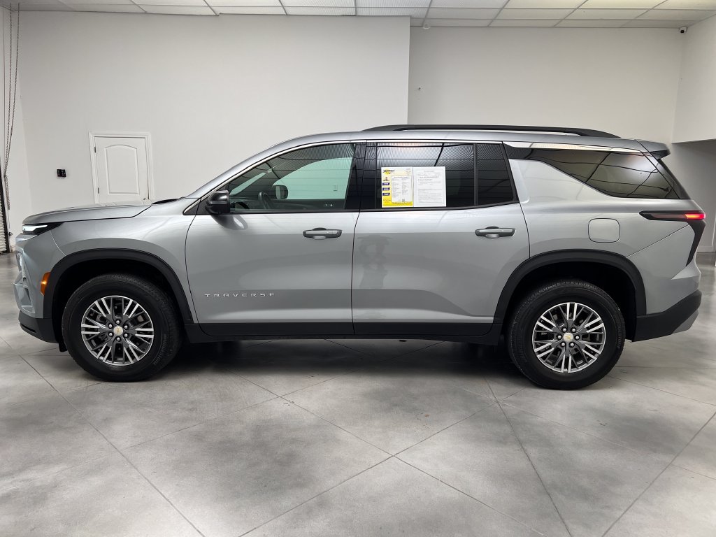 Used 2024 Chevrolet Traverse LT FWD image 5