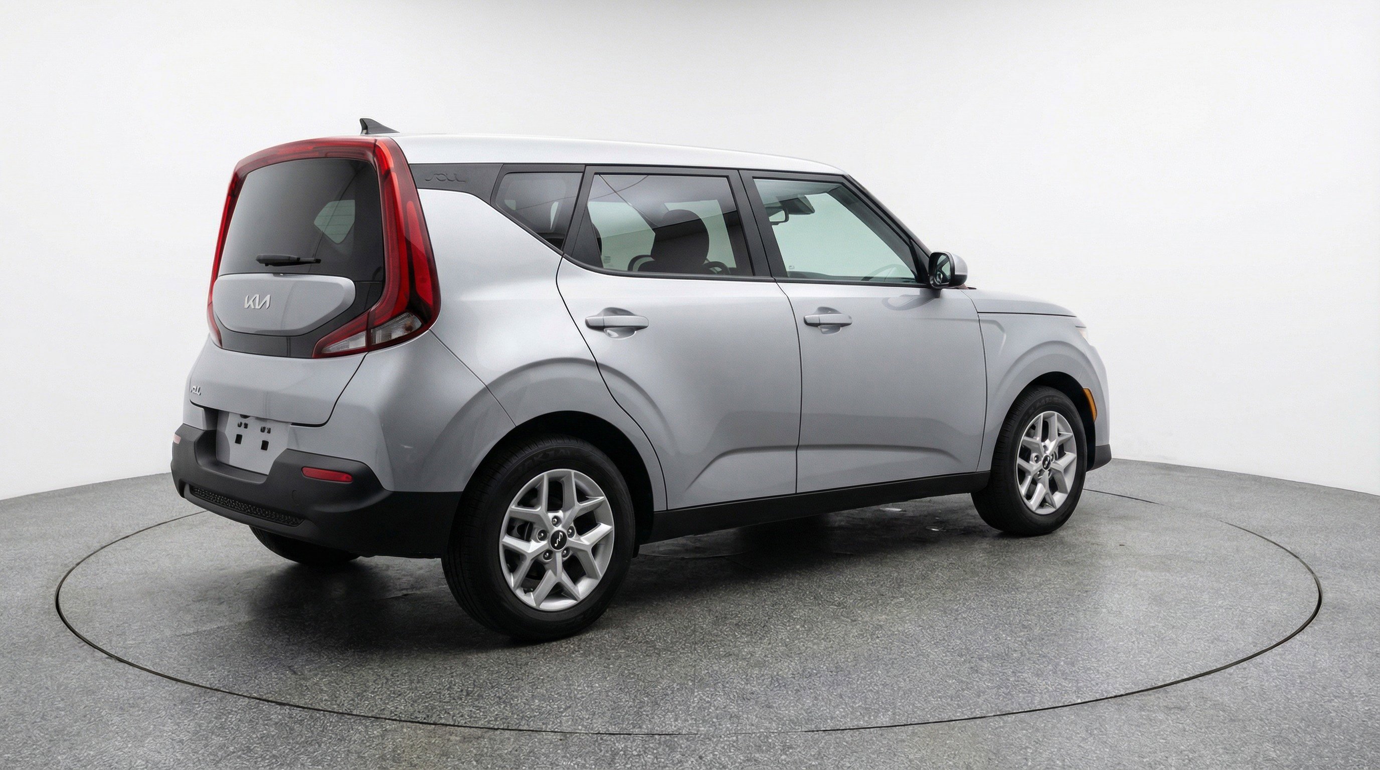 Used 2025 Kia Soul LX w/ LX Technology Package FWD image 9